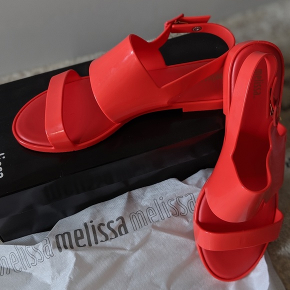 wide jelly sandals